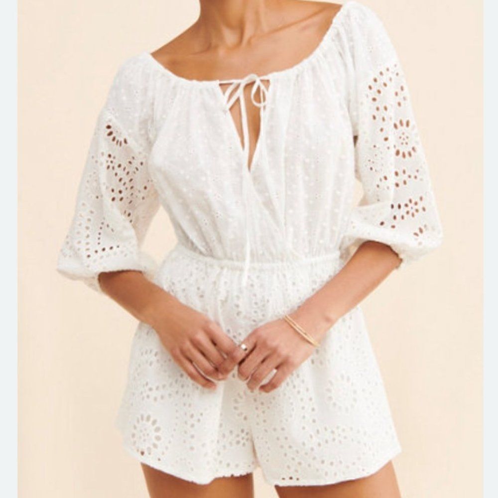 Rays for Days Anthropologie White Floral Romper in Size Large